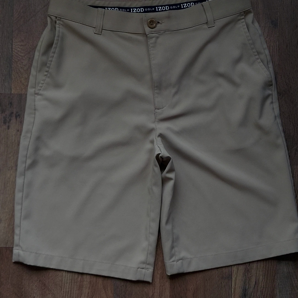 IZOD Men’s 9.5” Straight Fit Swingflex Golf Short